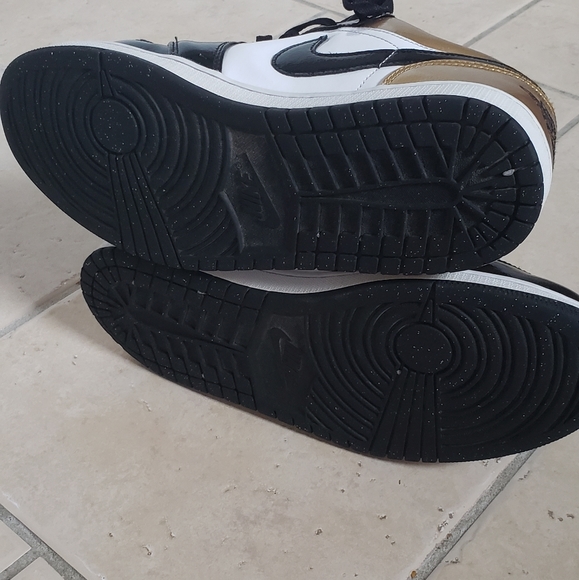 Air Jordan 1 low gold toe size 11 - Picture 3 of 7